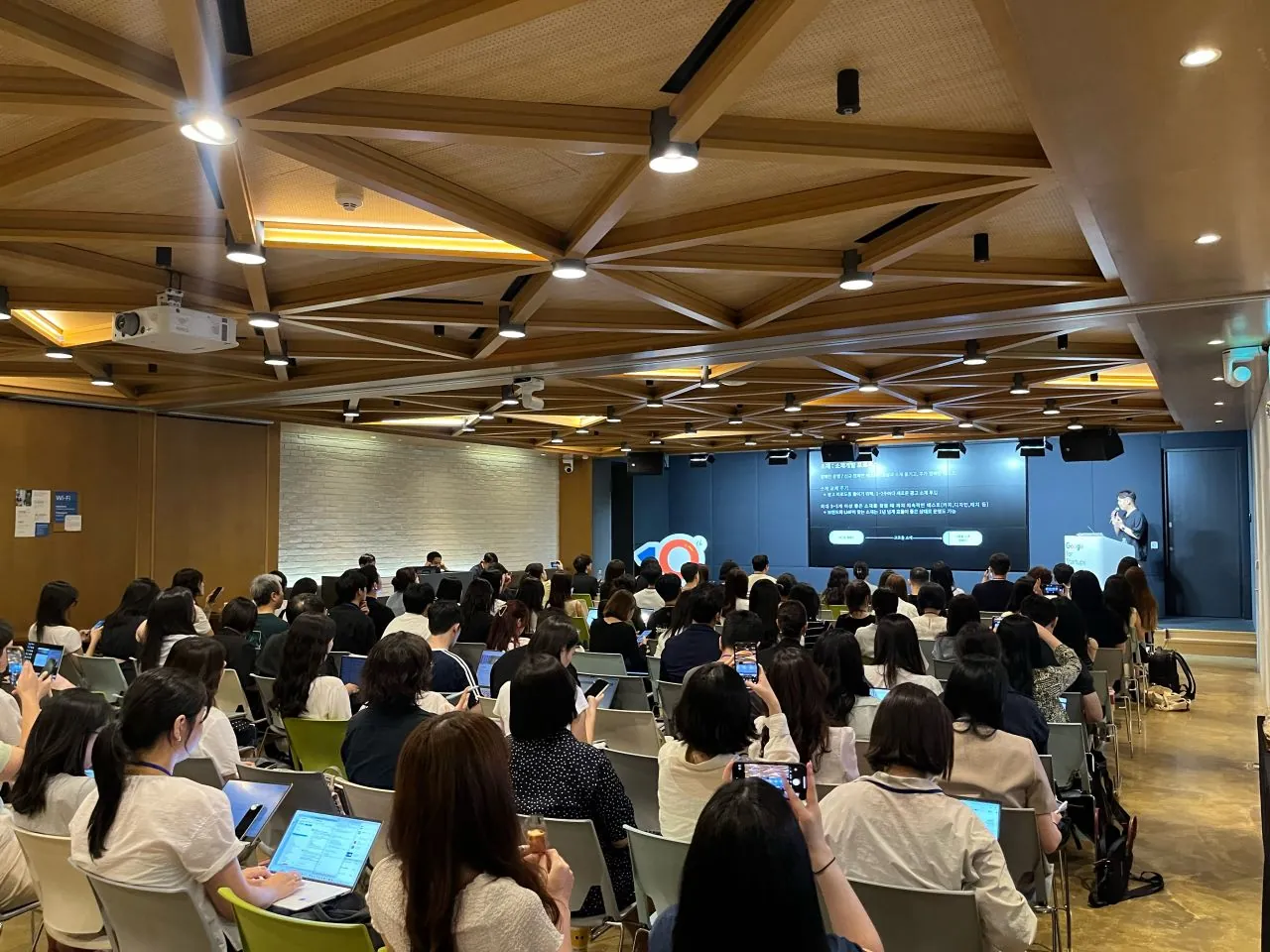 뷰티 기업 실무자들이 모인 글로브 마케팅 세미나 행사장