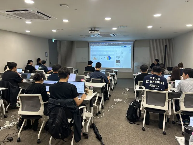 대한상공회의소 교육장에서 실습 중인 프로스포츠 실무진